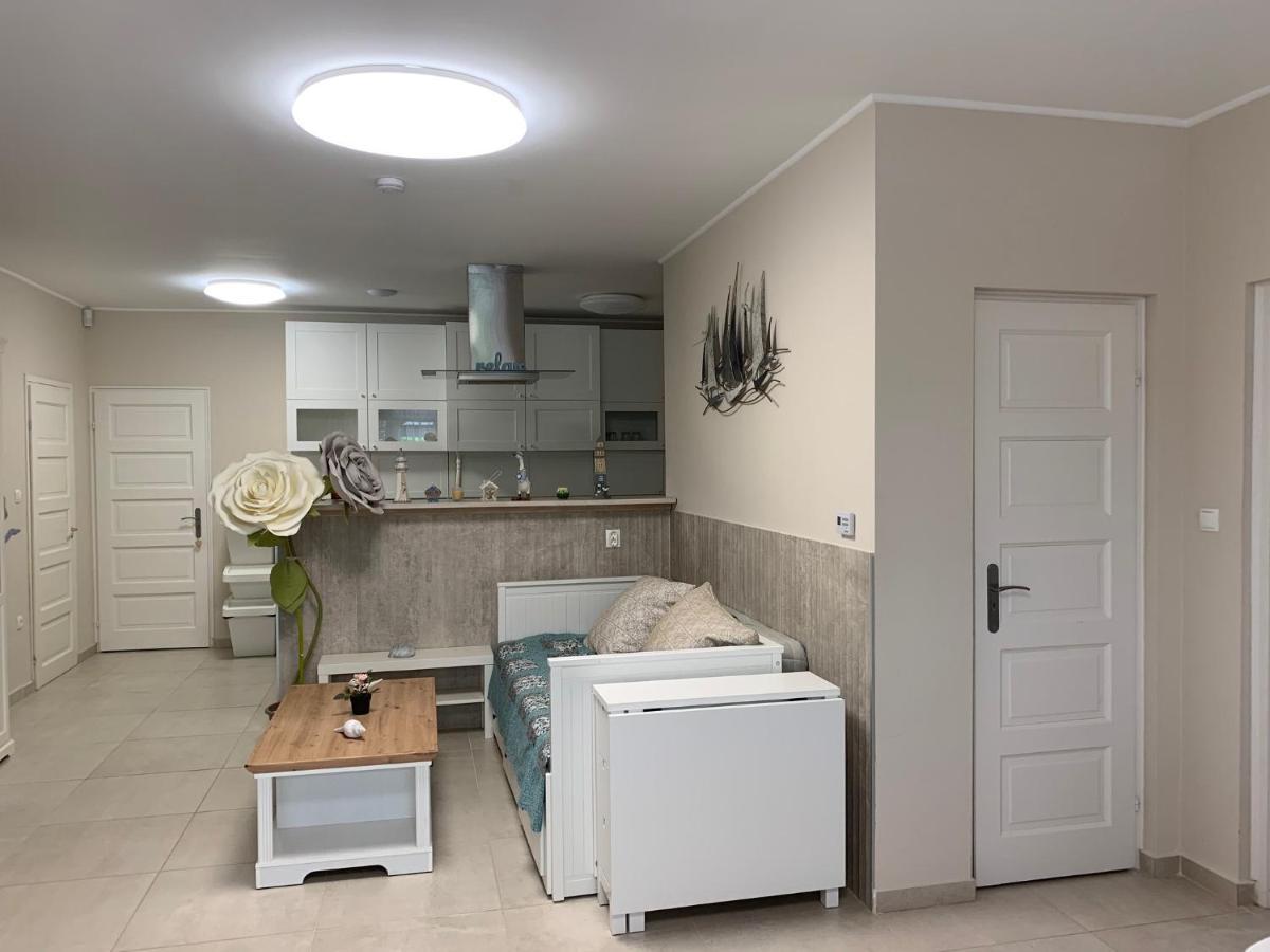 Topart Apartman I Балатонфеньвеш Экстерьер фото