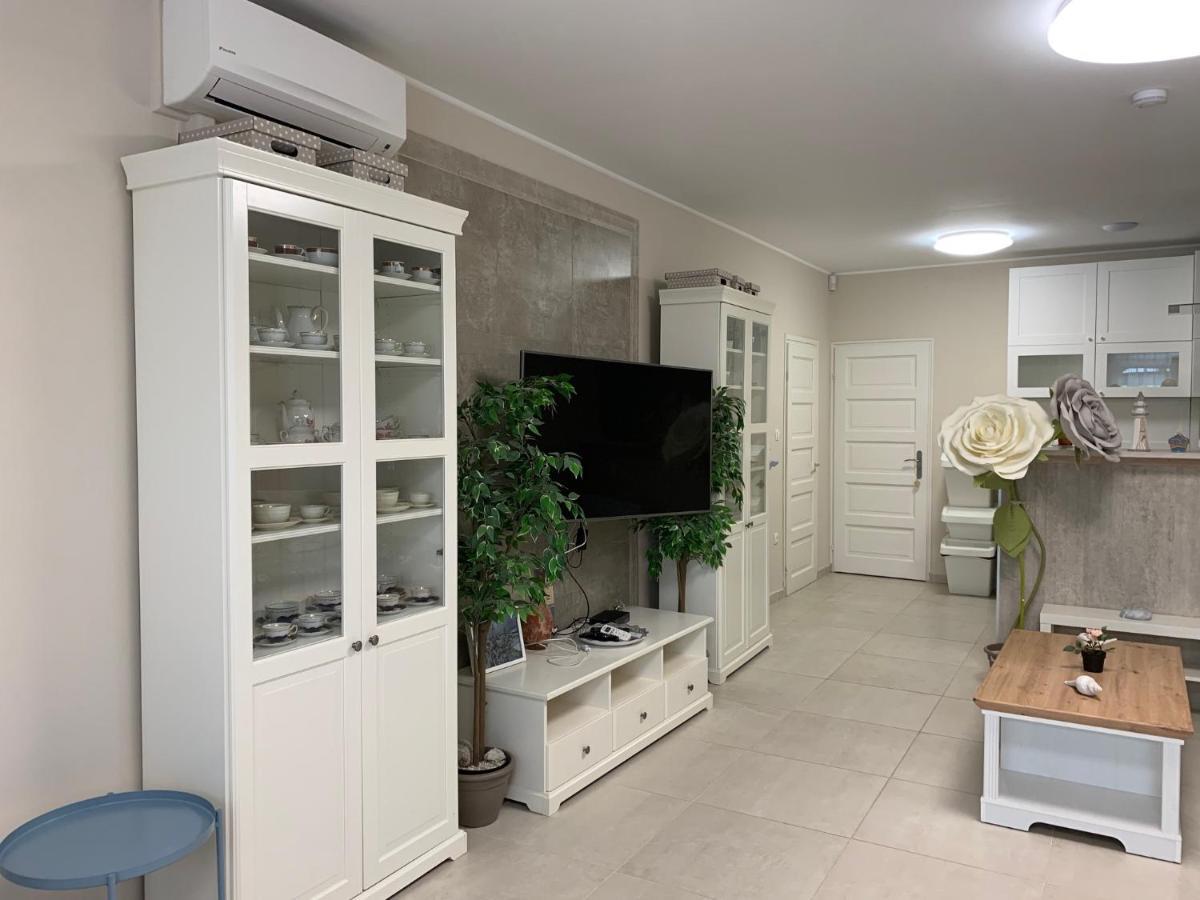 Topart Apartman I Балатонфеньвеш Экстерьер фото