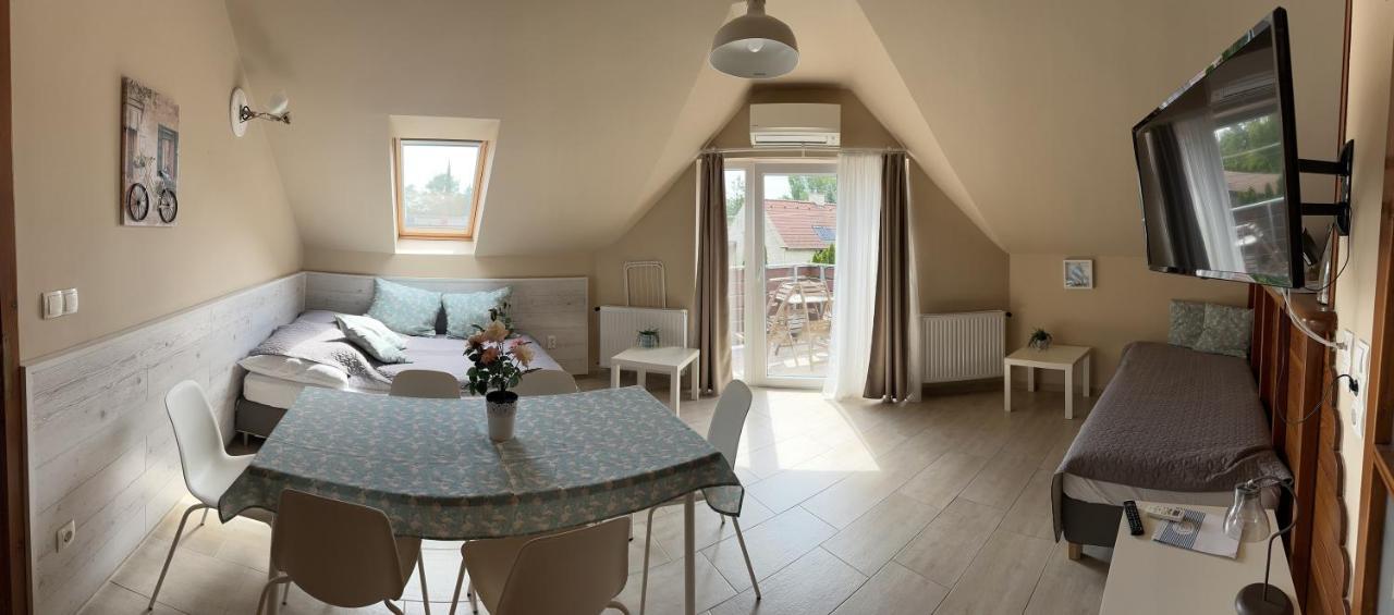 Topart Apartman I Балатонфеньвеш Экстерьер фото