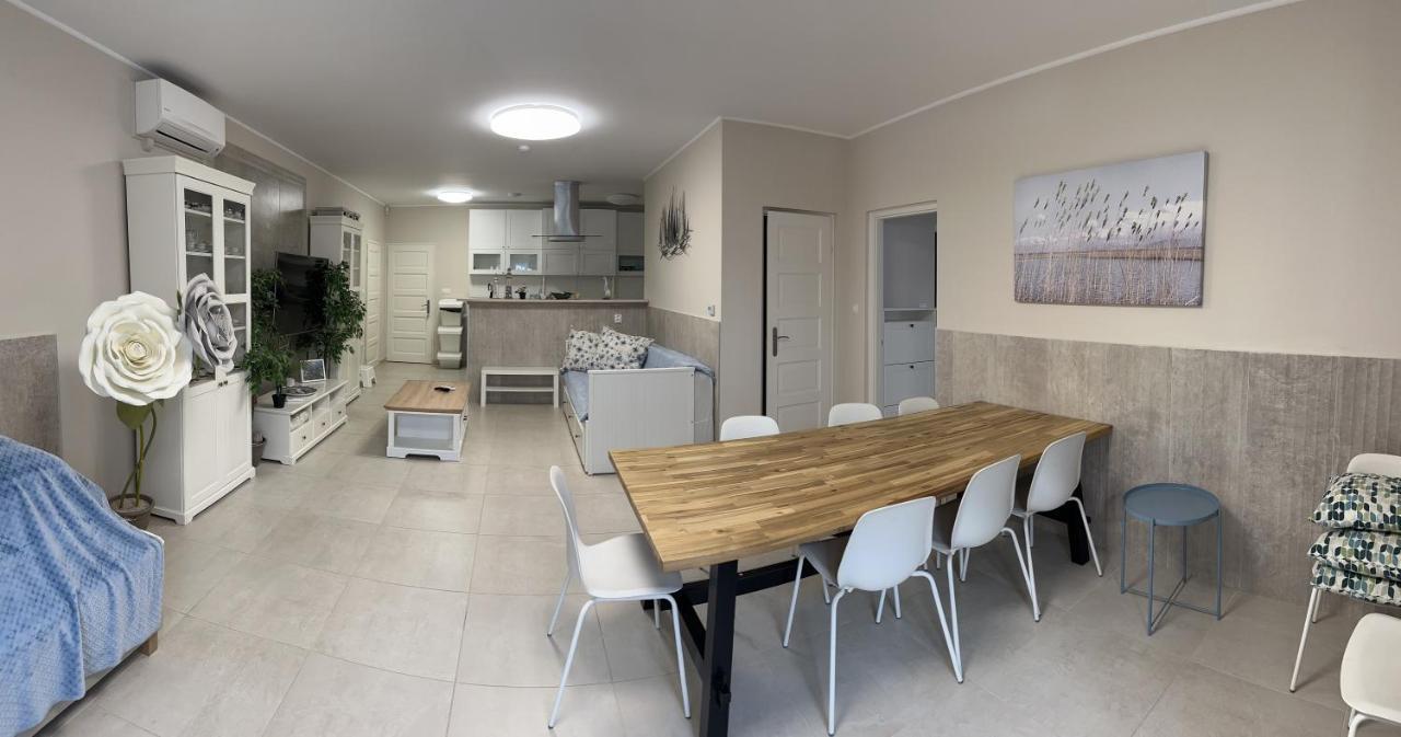 Topart Apartman I Балатонфеньвеш Экстерьер фото