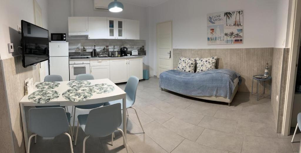 Topart Apartman I Балатонфеньвеш Экстерьер фото