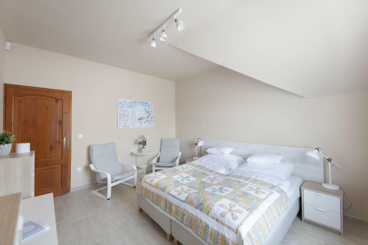 Topart Apartman I Балатонфеньвеш Экстерьер фото